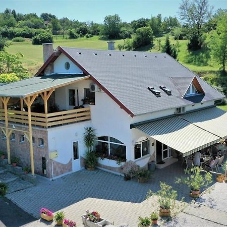 Borkuti Panzio Es Apartman Balatonszárszó エクステリア 写真