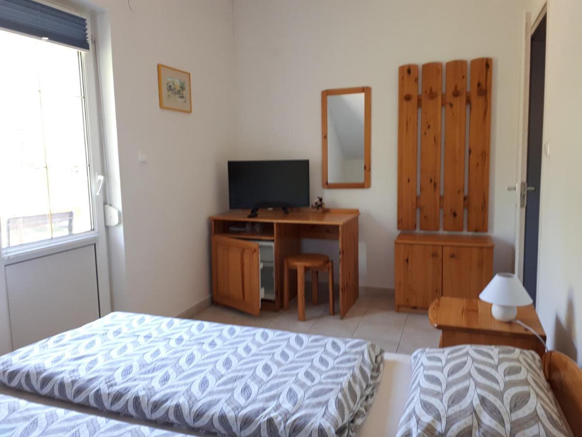 Borkuti Panzio Es Apartman Balatonszárszó エクステリア 写真