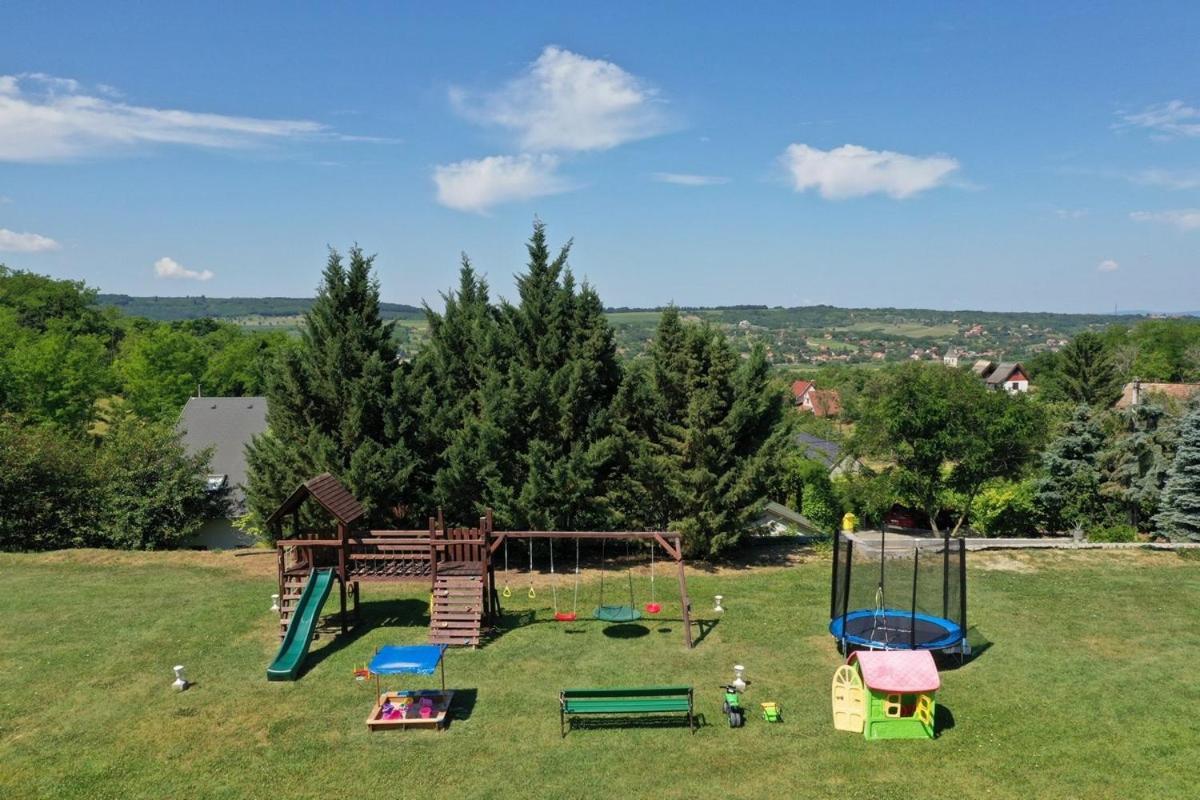 Borkuti Panzio Es Apartman Balatonszárszó エクステリア 写真