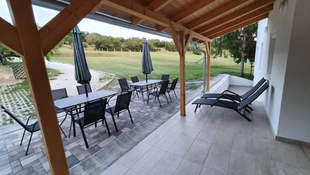 Borkuti Panzio Es Apartman Balatonszárszó エクステリア 写真